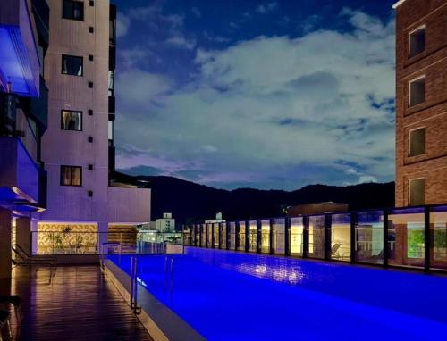 Refúgio em BC - Piscina, 2 Vagas e Praia a Pé – khách sạn tại Nações