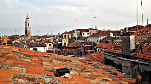 Venice Apartments - image 3