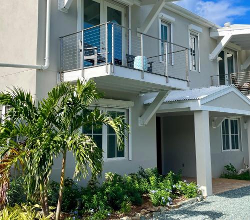Pond Bay Paradise Villa Ocean Views Beach and Kayaks in Cruz Bay