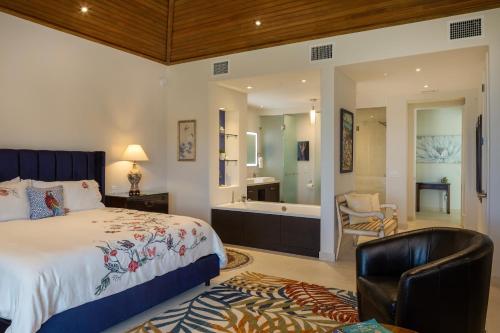 Pond Bay Paradise Villa Ocean Views Beach and Kayaks in Cruz Bay