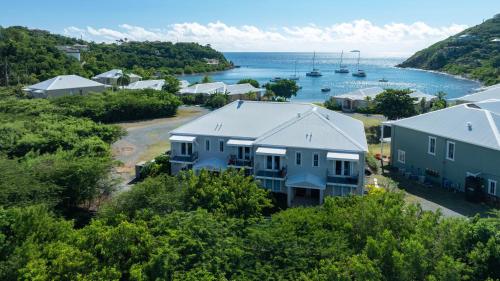Southern Star Villa Kayaks SUPS Steps to Beach in Cruz Bay