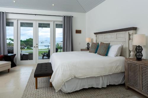 Southern Star Villa Kayaks SUPS Steps to Beach in Cruz Bay