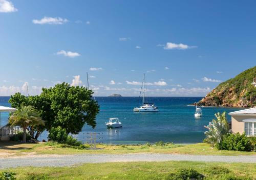 Southern Star Villa Kayaks SUPS Steps to Beach in Cruz Bay