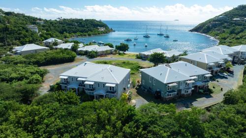 Southern Star Villa Kayaks SUPS Steps to Beach in Cruz Bay