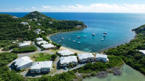 Southern Star Villa Kayaks SUPS Steps to Beach in Cruz Bay