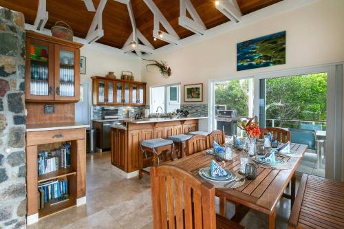 Maria Breeze Villa - Stunning Ocean & Sunset Views Private Pool Spacious Rooms in Cruz Bay