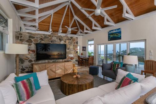 Maria Breeze Villa - Stunning Ocean & Sunset Views Private Pool Spacious Rooms in Cruz Bay