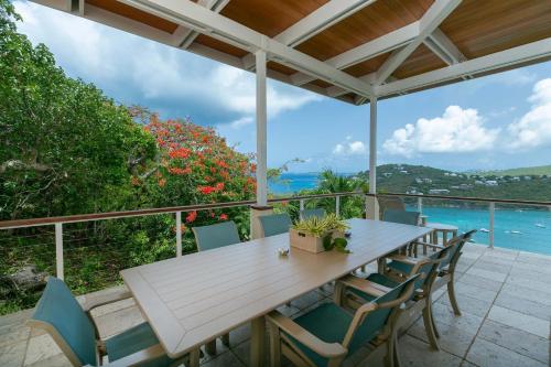 Maria Breeze Villa - Stunning Ocean & Sunset Views Private Pool Spacious Rooms in Cruz Bay