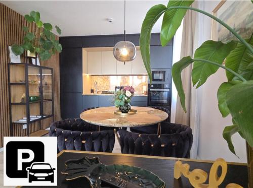 7thHeaven centre suite FREE PARKING in the building, Bratislava