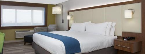 Holiday Inn Express & Suites Garland SW - NE Dallas Area in Highland Meadows