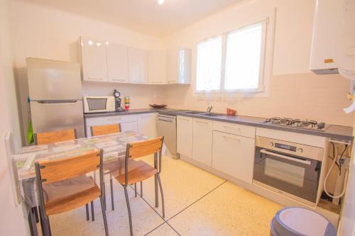 Kitchen, Saint-Raphael Maison 8 pers, Jardin, Proche mer in Vallon de Coste