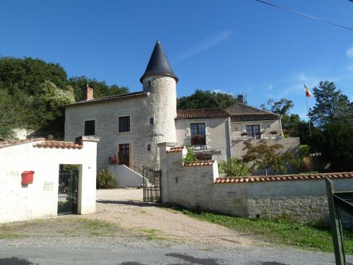 Manoir Le Cristal , Piscine et chambres tempérées, Vienne