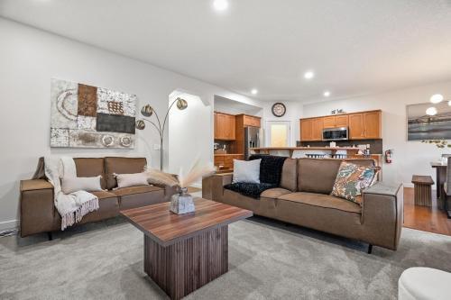 The Copperleaf Luxury Retreat with Hot tub