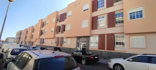 Apto ACHE, acogedor apartamento de 66 m con terraza, aire acondicionado y parking privado gratuito 2