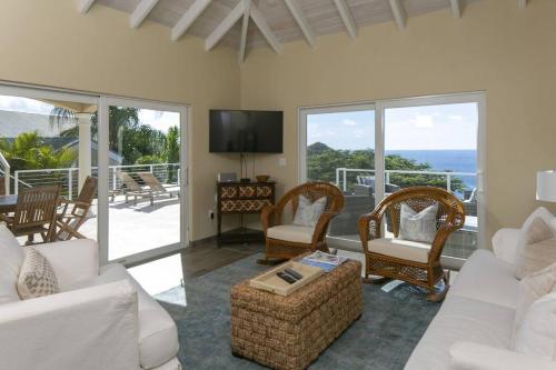 Maria Bluff Cottage Villa-Romantic Ocean Views Modern Private Pool in Cruz Bay