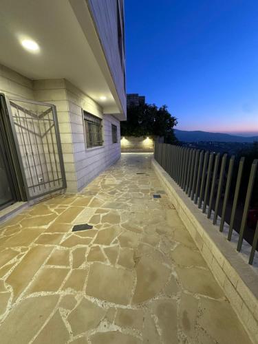 Balkons/terase, Mtein view apartment in Khenchara