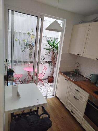 Cozy Lisbon Retreat in the Heart of the City - image 12
