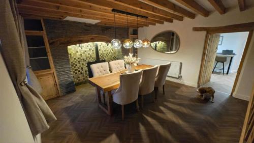 設施, Cwm Uchaf Holiday Home, hot tub and horse view! in 格瑟林