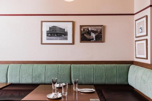 Restaurant, Kurrajong Hotel Sydney in Newtown