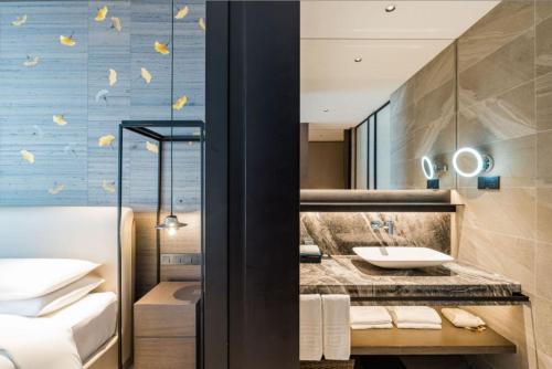 room detail thumbnail 1