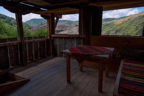 Erkély/terasz, Q.pova house in Kovachevitsa