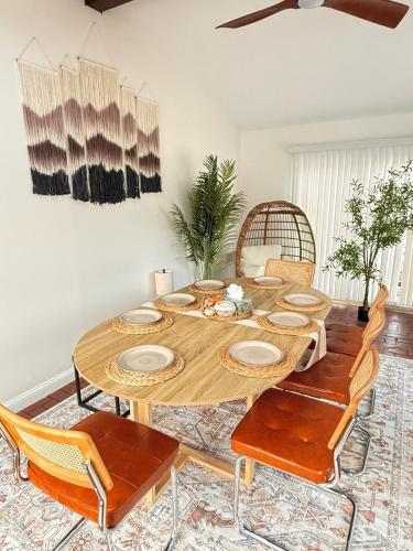 Cozy 5BD 2BTH Home with Scandinavian Vibes in Villa Park (IL)