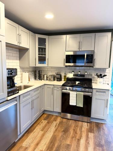 Cozy 5BD 2BTH Home with Scandinavian Vibes in Villa Park (IL)