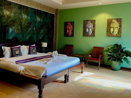 room detail thumbnail 1