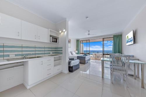 Central Ocean View Studio 27a KIDS STAY FREE - Airlie Beach