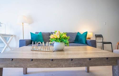 Central 3BR Home Steps from Castro St – khách sạn tại Mountain View
