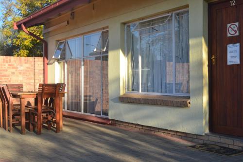 3 bedrooms, 4 beds