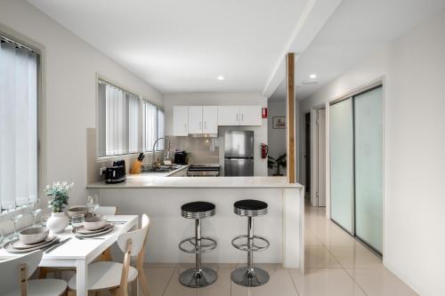 Exterior view of Smart Suites Self Check-in Apartments - Sunnybank Station