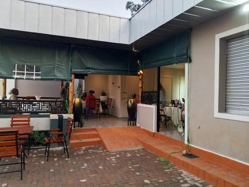 Restoran, Petal Palace - Masindi in Masindi