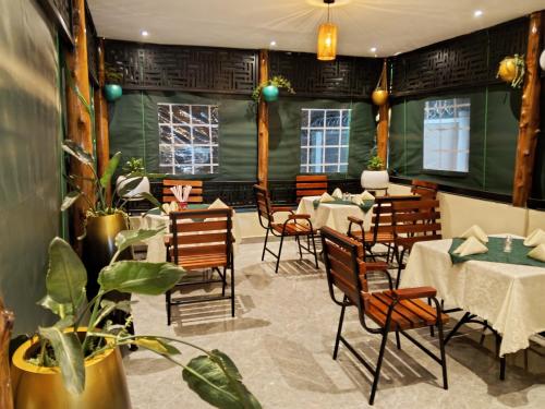 Restoran, Petal Palace - Masindi in Masindi