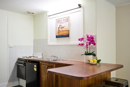 Sanctuary House Resort Motel in Badger Creek