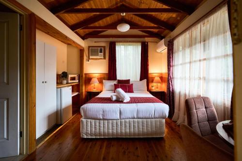 Sanctuary House Resort Motel in Badger Creek