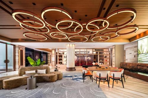 Lobby, Hilton Garden Inn Zhoushan Mount Putuo in Zhoushan