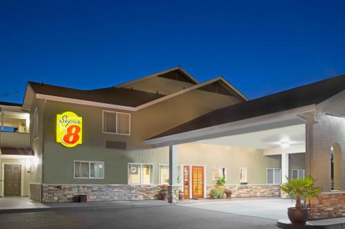 Super 8 by Wyndham Fortuna