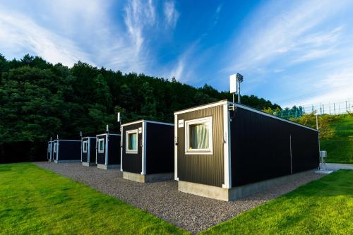2 bedrooms, 7 beds