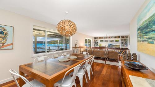Instalaciones, 'Footsteps to the Bay' by HolidayCo in Pretty Beach