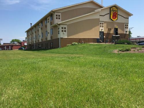 A szálláshely kívülről, Super 8 By Wyndham Janesville in Janesville (WI)