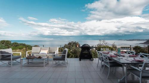 Instalaciones, Panorama - Forresters Beach in Forresters Beach