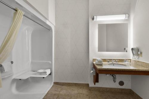 Comfort Inn Powell - Knoxville North - image 13
