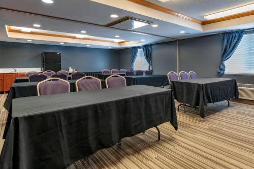 MainStay Suites - image 34