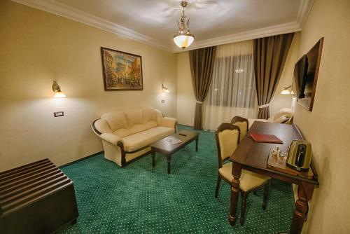 78223490 Magus Hotel