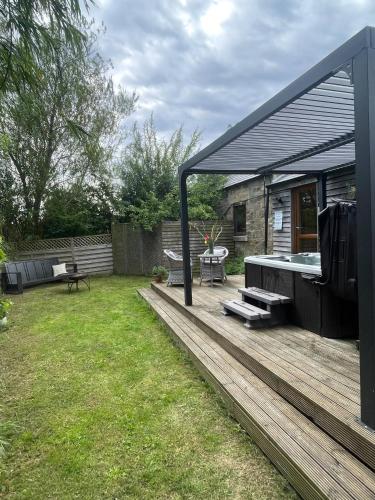 Country cottage hot tub with gazebo peaceful - image 3