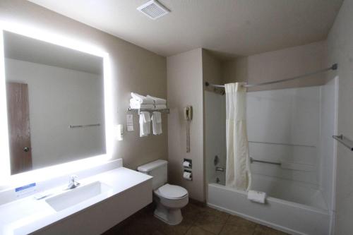 Econo Lodge Gunnison - image 11