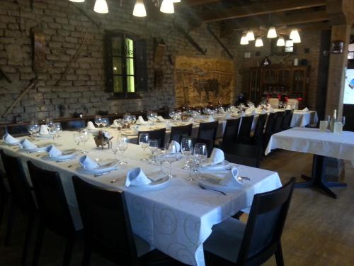 Restorāns, Apartamentos Turisticos EL Duende de Carricuende in Valderrueda