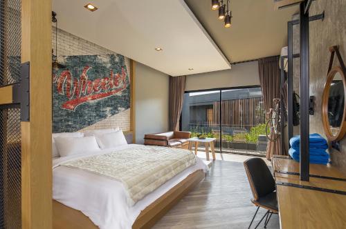 room detail thumbnail 0