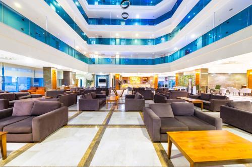 大堂, 賽德溫德姆華美達度假村 (Ramada Resort by Wyndham Side) in 馬納夫加特